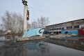 Олег Кожемяко остался недоволен загрязненностью территории бывшей фабрики.