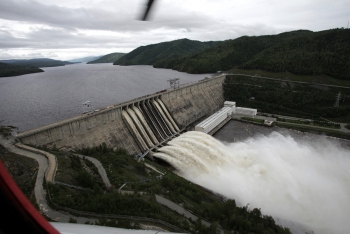 Зейская ГЭС увеличила сбросы на 1000 кубометров в секунду