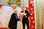40 лет на посту: Василий Орлов вручил почетный знак главе сельсовета Марии Филиповой