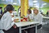 На перемене — в кафе: школьные столовые переоборудуют в модные заведения общепита