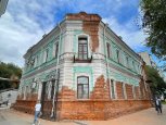 В центре Благовещенска историческое здание очищают от следов советской эпохи
