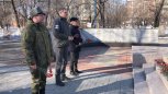 Губернатор Василий Орлов возложил цветы к Мемориалу воинской Славы в Белогорске