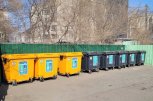 В Благовещенске устанавливают оранжевые контейнеры для сбора отходов на переработку