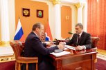 Губернатор поддержал главу Свободного Владимира Константинова в решении идти на второй срок
