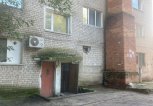 В Белогорске семилетний ребенок выпал из окна второго этажа