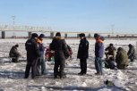 На льду водоемов Амурской области поймали первых нарушителей