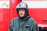 В Октябрьском районе пожарный в свободное от службы время спас из горящего дома своих соседей