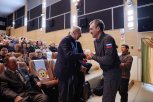 Губернатор вручил жителям Тынды первые памятные знаки к юбилею БАМа