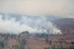 Десантники и парашютисты тушат лесные пожары на севере Приамурья