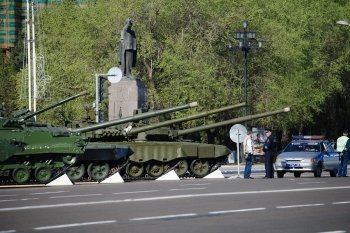Танки в городе: в Благовещенске открылась выставка военной техники. Фоторепортаж