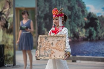 Китайцам показали таежных красавиц Приамурья. Фоторепортаж