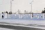 Несколько снежных фигур установили на центральной площади Благовещенска