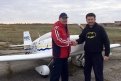 Сергей и пилот Colin Hales, который совершает кругосветное путешествие на самодельном самолете