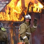 В Свободном пожарные спасли от огня жилой дом