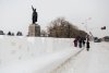 Морж, медведь и верблюд: в снежном городке Благовещенска появились первые скульптуры