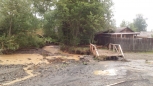 Из-за прорыва дамбы старателей в Экимчане затопило теплотрассу, дороги и дворы
