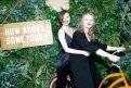 «Моя Мишель» Татьяна Ткачук и актриса Александра Бортич пытались проехать на велосипеде.