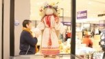 На российско-китайской выставке амурчанки представили старинную вышивку и обереговых кукол