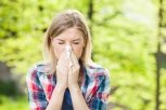 Аллергия или простуда: как разобраться в симптомах, подобрать лечение и чем опасны капли для носа