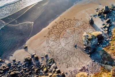 Утро с «Амурской правдой»: мужчина бросил работу ради картин на песке, сарай оценили в 78 миллионов