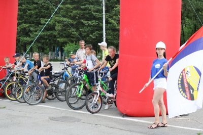 День молодежи в Райчихинске отметили велопробегом и фейерверком из гелиевых шаров
