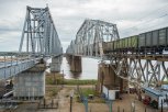 Полным ходом: новый железнодорожный мост в Свободном строят в 25 метрах от старого (фоторепортаж)