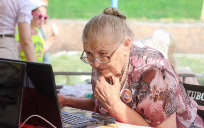 Бабушка в WhatsApp: обзор мобильных помощников, которые облегчат жизнь пенсионерам
