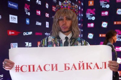 На премии RU.TV Сергей Зверев спасал Байкал, а Филипп Киркоров забрал самовар Ольги Бузовой