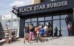 Тимати не приехал: Black Star Burger в Благовещенске открылся без обещанного визита звезды