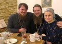 Дарья Донцова с Отцом Дмитрием и Отцом Аристархом