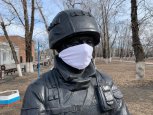 Надеть маски: вежливый солдат Белогорска подает пример