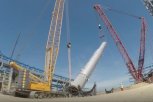 На Амурском ГПЗ установили 110-тонную колонну выделения этана: видео