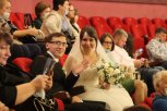 Благовещенские молодожены сбежали со свадьбы на спектакль московского театра «Пигмалион»
