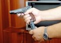 Домашний пистолет может не только помочь своему хозяину,  но и превратить его в преступника.