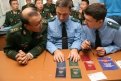 Амурские пограничники показали коллегам изъятые фальшивые паспорта.
