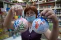 Новгородские шары ручной работы — лучший подарок к празднику.