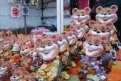 Покупателей атакуют полчища улыбающихся во все зубы китайских тигров.