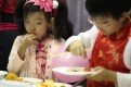 Китайцы связывают с пельменями пожелания счастливого потомства и материального благополучия.