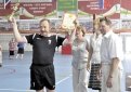 Андрей Гаврилов с регалиями за победу в волейбольном турнире.