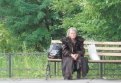 Бездомная женщина живет на центральной площади Райчихинска с начала июля.