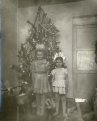 1983 год. На фотографии сестры Балакины. Света в костюме Мальвины и Женя в костюме Снежинки.