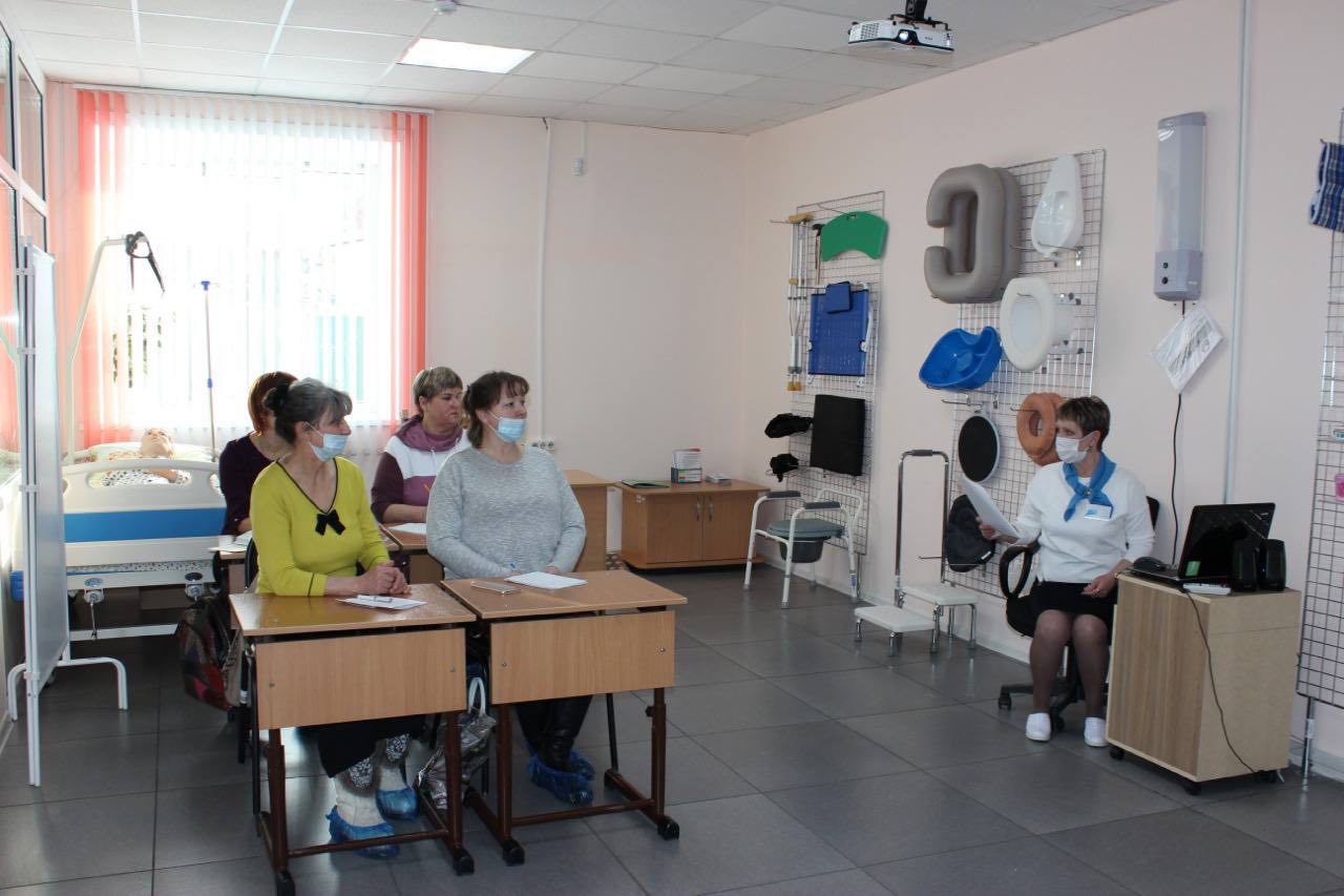 Нуждающихся в уходе находятся в отделение по 3—4 часа в день дважды в неделю. Фото: www.szn.amurobl.ru
