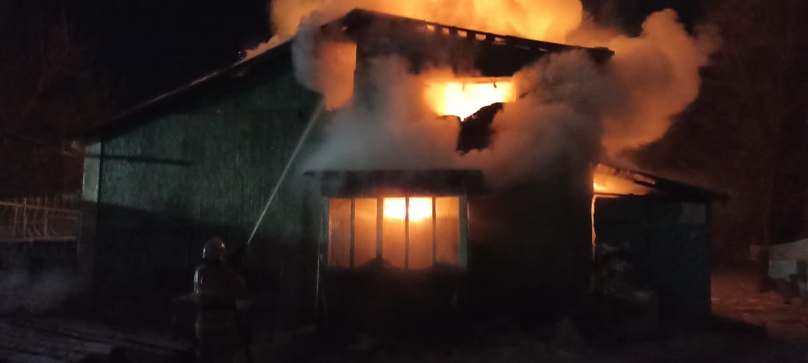 Огонь полностью уничтожил дом. Фото: t.me/amursiespasateli