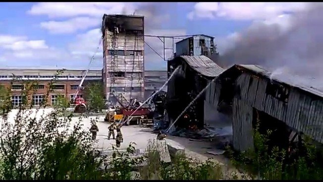 Пожар на территории формовочного завода железобетонных изделий в Благовещенске