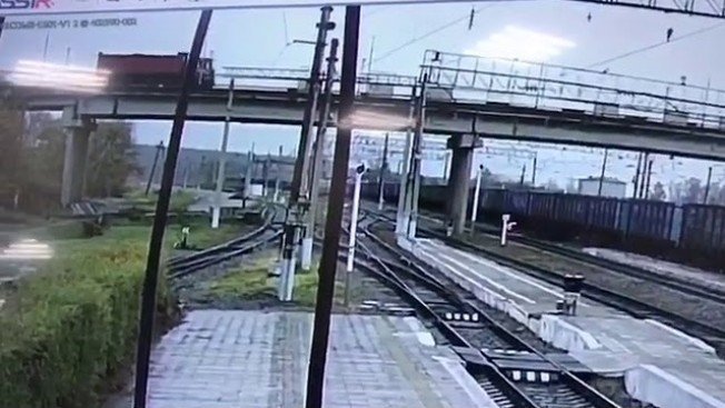 Обрушение автомобильного моста в Свободном: железнодорожник родился в рубашке